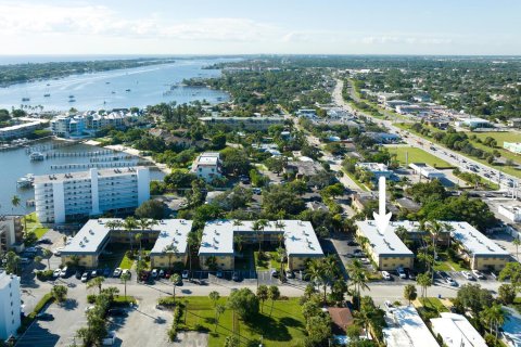 Condo in Lantana, Florida, 1 bedroom  № 1175232 - photo 6