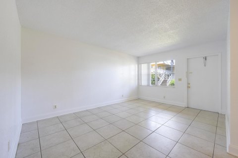 Condominio en venta en Lantana, Florida, 1 dormitorio, 57.6 m2 № 1175232 - foto 17