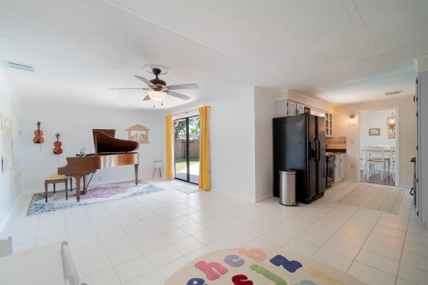 House in Royal Palm Beach, Florida 3 bedrooms, 140.1 sq.m. № 1215978 - photo 21