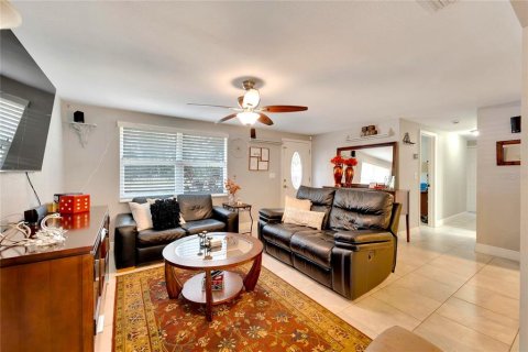 Casa en venta en Lutz, Florida, 4 dormitorios, 157.47 m2 № 1405591 - foto 8