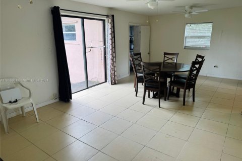 Casa en alquiler en Miami, Florida, 3 dormitorios, 160.91 m2 № 1355338 - foto 8