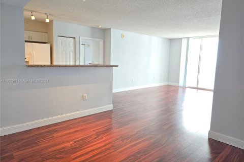 Apartamento en alquiler en Miami, Florida, 2 dormitorios, 105.91 m2 № 1355339 - foto 23