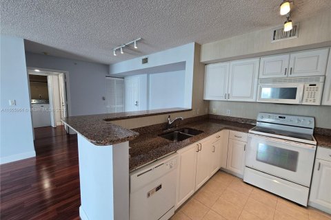 Appartement à louer à Miami, Floride: 2 chambres, 105.91 m2 № 1355339 - photo 11