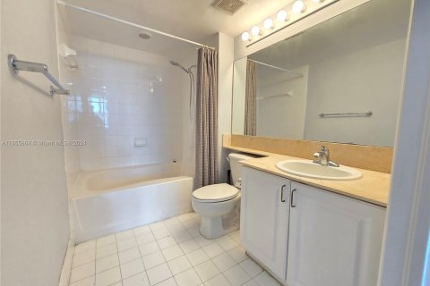 Apartamento en alquiler en Miami, Florida, 2 dormitorios, 105.91 m2 № 1355339 - foto 15