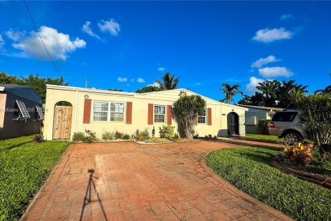 Casa en venta en Hollywood, Florida, 3 dormitorios, 147.16 m2 № 1355293 - foto 2