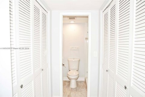 Copropriété à vendre à Hallandale Beach, Floride: 2 chambres, 89.65 m2 № 1355294 - photo 16