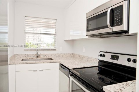 Copropriété à vendre à Hallandale Beach, Floride: 2 chambres, 89.65 m2 № 1355294 - photo 2