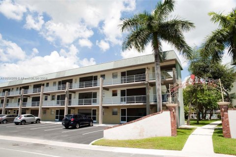 Copropriété à vendre à Hallandale Beach, Floride: 2 chambres, 89.65 m2 № 1355294 - photo 10