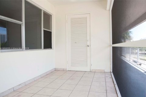 Copropriété à vendre à Hallandale Beach, Floride: 2 chambres, 89.65 m2 № 1355294 - photo 20