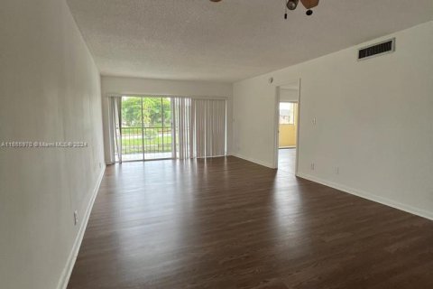 Condo in Sunrise, Florida, 2 bedrooms  № 1355254 - photo 7