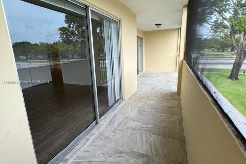 Copropriété à vendre à Sunrise, Floride: 2 chambres, 104.98 m2 № 1355254 - photo 21