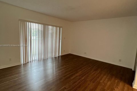 Condo in Sunrise, Florida, 2 bedrooms  № 1355254 - photo 18