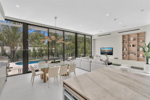 Casa en venta en Miami Beach, Florida, 5 dormitorios, 338.72 m2 № 1239578 - foto 21