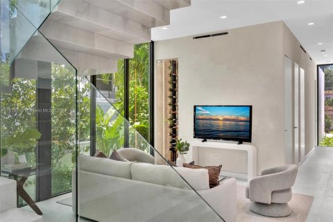 Casa en venta en Miami Beach, Florida, 5 dormitorios, 338.72 m2 № 1239578 - foto 7