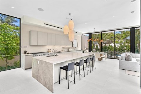 Casa en venta en Miami Beach, Florida, 5 dormitorios, 338.72 m2 № 1239578 - foto 12