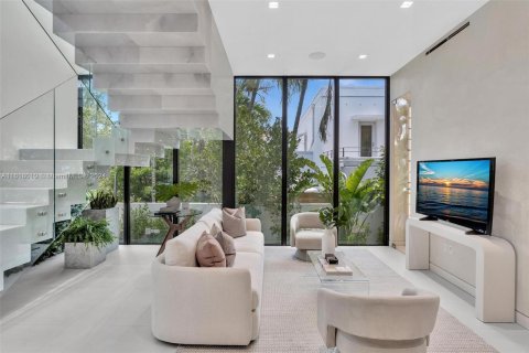 Casa en venta en Miami Beach, Florida, 5 dormitorios, 338.72 m2 № 1239578 - foto 6