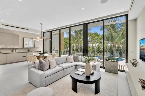 Casa en venta en Miami Beach, Florida, 5 dormitorios, 338.72 m2 № 1239578 - foto 24