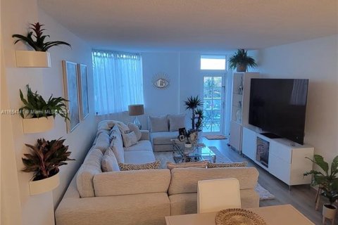 Copropriété à louer à Sunny Isles Beach, Floride: 2 chambres, 138.61 m2 № 1356793 - photo 14