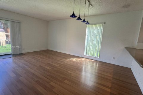 Condo in Plantation, Florida, 1 bedroom  № 1356751 - photo 5