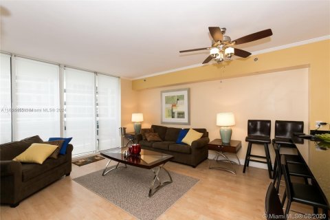 Condo in Hallandale Beach, Florida, 1 bedroom  № 1356841 - photo 10