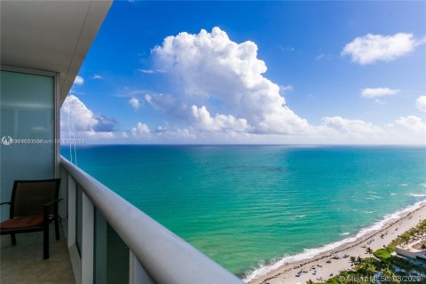 Condo in Hallandale Beach, Florida, 1 bedroom  № 1356841 - photo 2