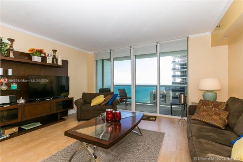 Condo in Hallandale Beach, Florida, 1 bedroom  № 1356841 - photo 3