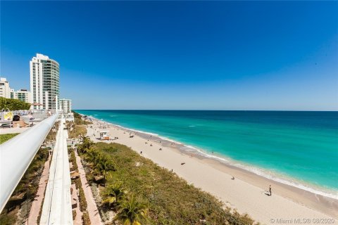 Condo in Hallandale Beach, Florida, 1 bedroom  № 1356841 - photo 26