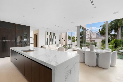 Casa en venta en Miami, Florida, 4 dormitorios, 340.02 m2 № 1356794 - foto 13