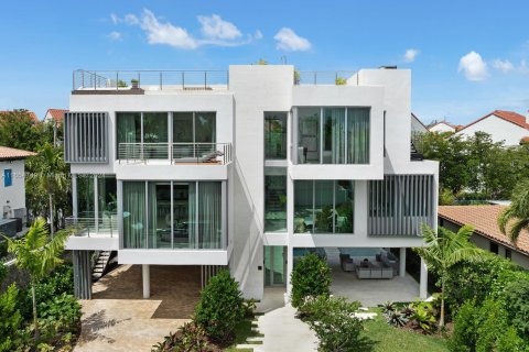 Casa en venta en Miami, Florida, 4 dormitorios, 340.02 m2 № 1356794 - foto 1