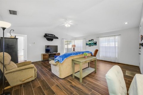 Casa en venta en Brandon, Florida, 3 dormitorios, 130.99 m2 № 1108490 - foto 21