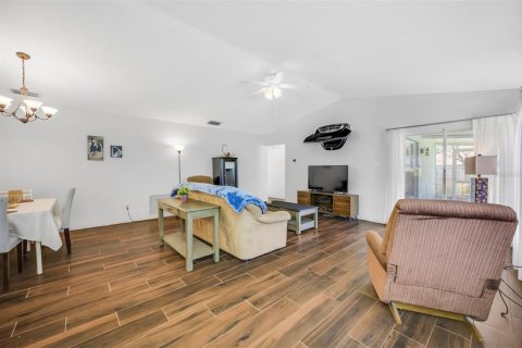 Casa en venta en Brandon, Florida, 3 dormitorios, 130.99 m2 № 1108490 - foto 20