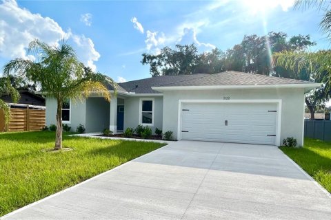 House in Edgewater, Florida 4 bedrooms, 188.78 sq.m. № 1372014 - photo 2