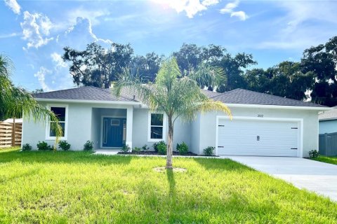 House in Edgewater, Florida 4 bedrooms, 188.78 sq.m. № 1372014 - photo 1