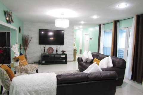 Casa en venta en Miramar, Florida, 3 dormitorios, 214.51 m2 № 1224090 - foto 4