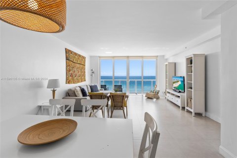 Condominio en venta en Miami Beach, Florida, 2 dormitorios, 122.63 m2 № 1224032 - foto 2