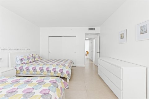 Copropriété à vendre à Miami Beach, Floride: 2 chambres, 122.63 m2 № 1224032 - photo 29