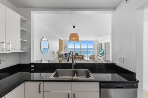 Condominio en venta en Miami Beach, Florida, 2 dormitorios, 122.63 m2 № 1224032 - foto 11