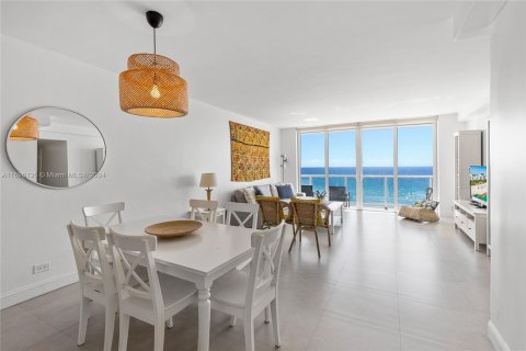 Condo in Miami Beach, Florida, 2 bedrooms  № 1224032 - photo 1