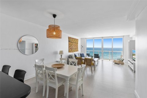 Copropriété à vendre à Miami Beach, Floride: 2 chambres, 122.63 m2 № 1224032 - photo 12