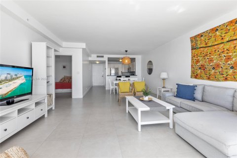 Condo in Miami Beach, Florida, 2 bedrooms  № 1224032 - photo 15