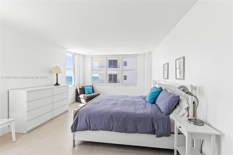 Copropriété à vendre à Miami Beach, Floride: 2 chambres, 122.63 m2 № 1224032 - photo 30