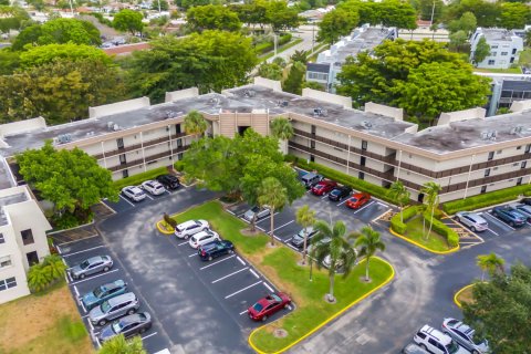 Condominio en venta en Tamarac, Florida, 1 dormitorio, 69.68 m2 № 1210343 - foto 8