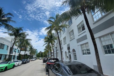 Condo in Miami Beach, Florida, 2 bedrooms  № 1401480 - photo 10