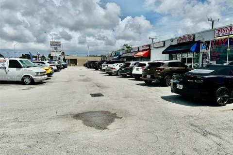 Propiedad comercial en venta en Miami, Florida № 1401482 - foto 3