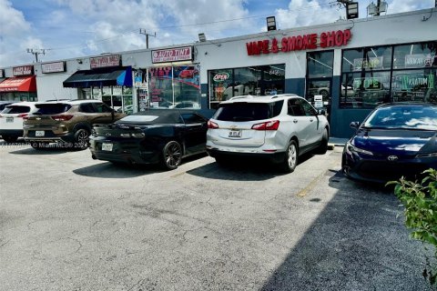 Propiedad comercial en venta en Miami, Florida № 1401482 - foto 2