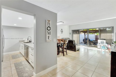 Townhouse in Miami, Florida 3 bedrooms, 147.9 sq.m. № 1401481 - photo 4