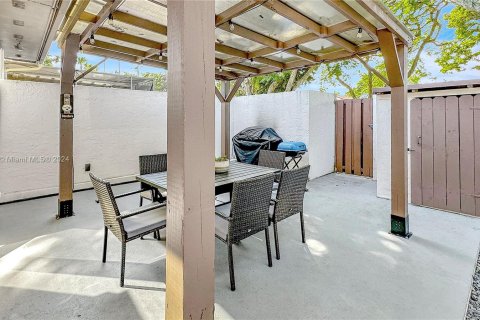 Townhouse in Miami, Florida 3 bedrooms, 147.9 sq.m. № 1401481 - photo 19