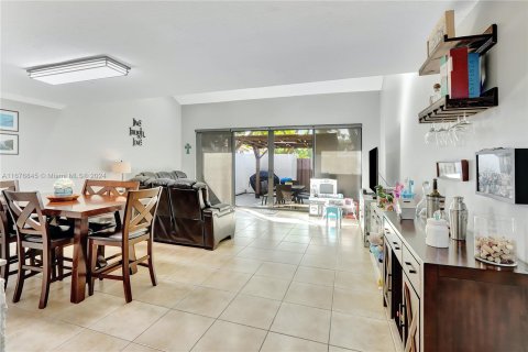 Townhouse in Miami, Florida 3 bedrooms, 147.9 sq.m. № 1401481 - photo 5