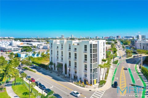 Купить коммерческую недвижимость в Майами-Бич, Флорида № 270813 - фото 2