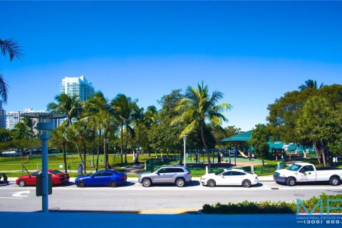 Купить коммерческую недвижимость в Майами-Бич, Флорида № 270813 - фото 8